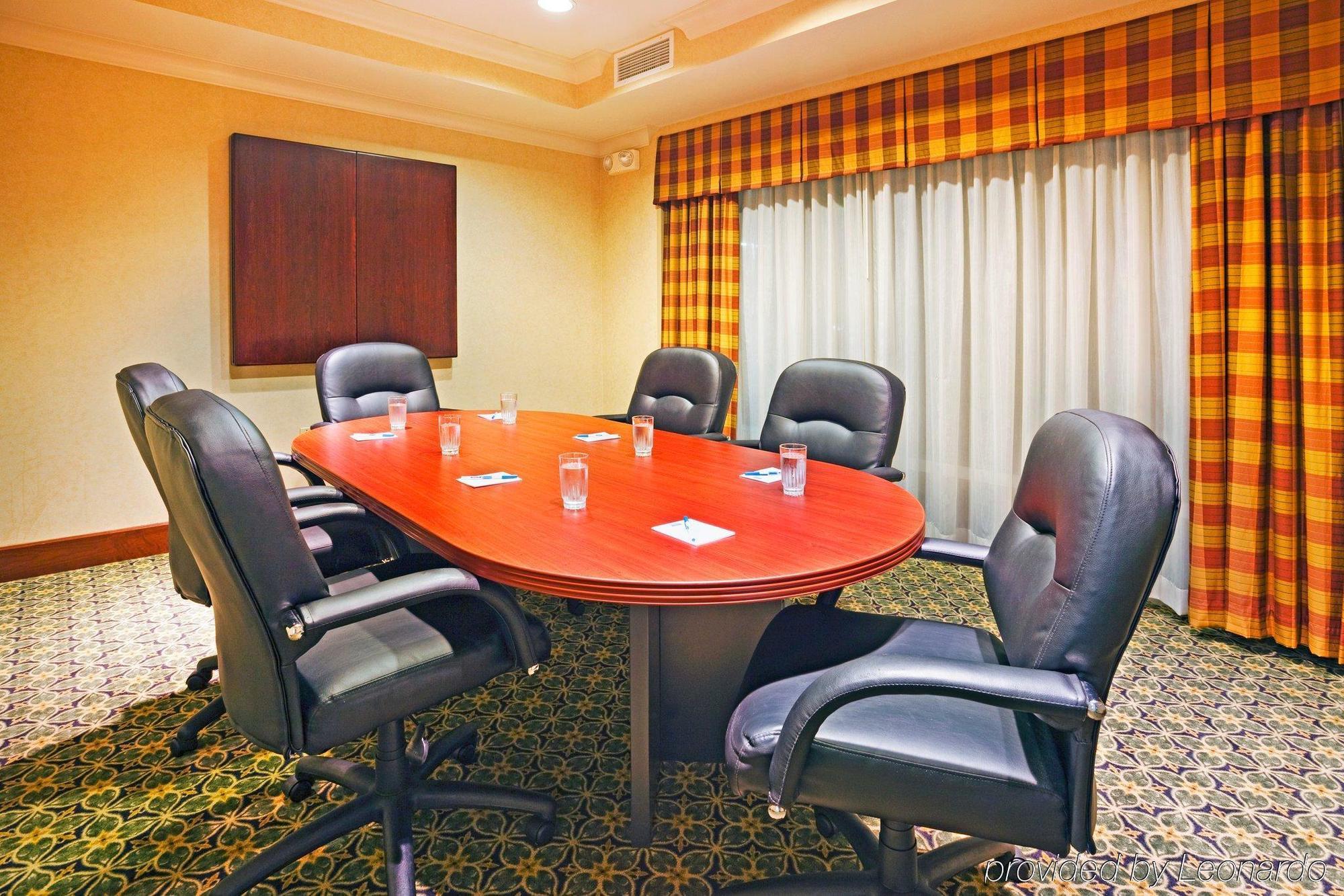 Staybridge Suites Chattanooga Downtown - Convention Center By Ihg Зручності фото